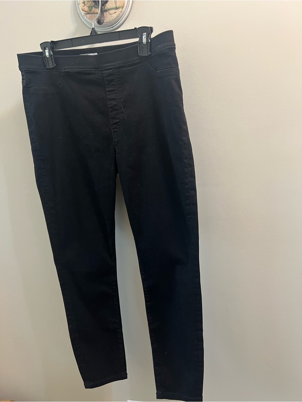 Woman’s Tommy Hilfiger Black Slim Fit pull on legging Pants Size Large